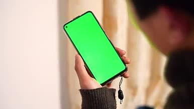 绿幕手机玩手机的人视频的预览图